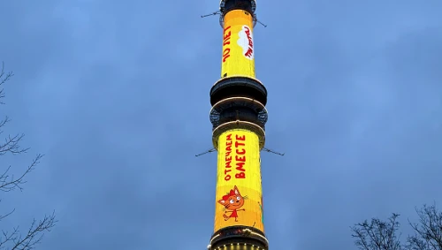 Коржик, Карамелька и Компот на медиафасаде Останкинской телебашни