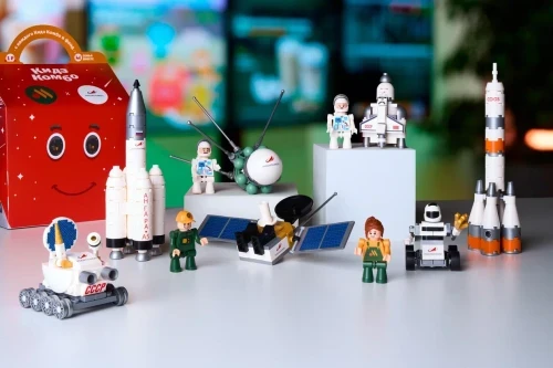 Собери свой космос: «Вкусно — и точка» запускает новую коллекцию Кидз Комбо совместно с Роскосмосом